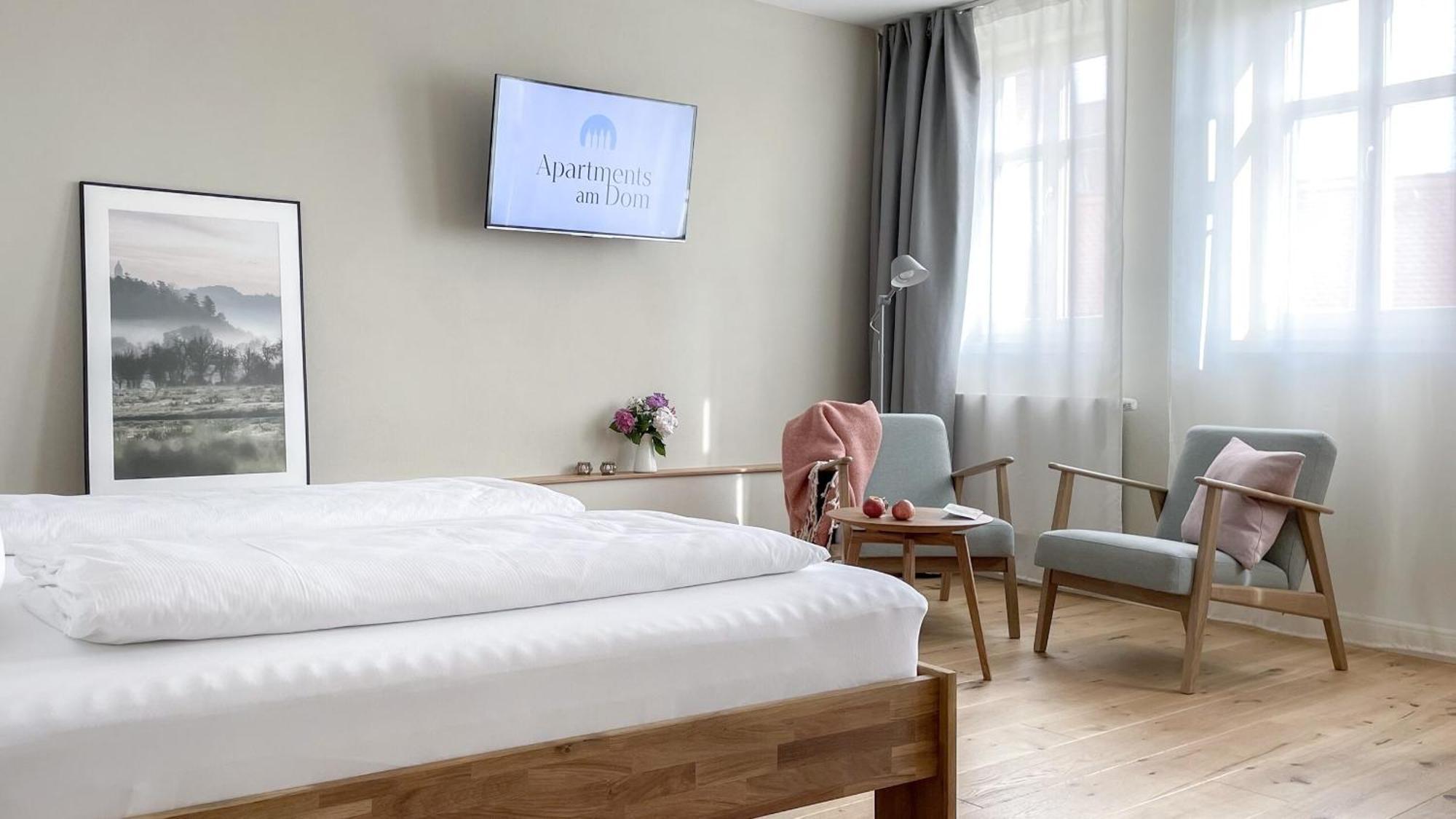 Apartments Am Dom Наумбург Екстер'єр фото